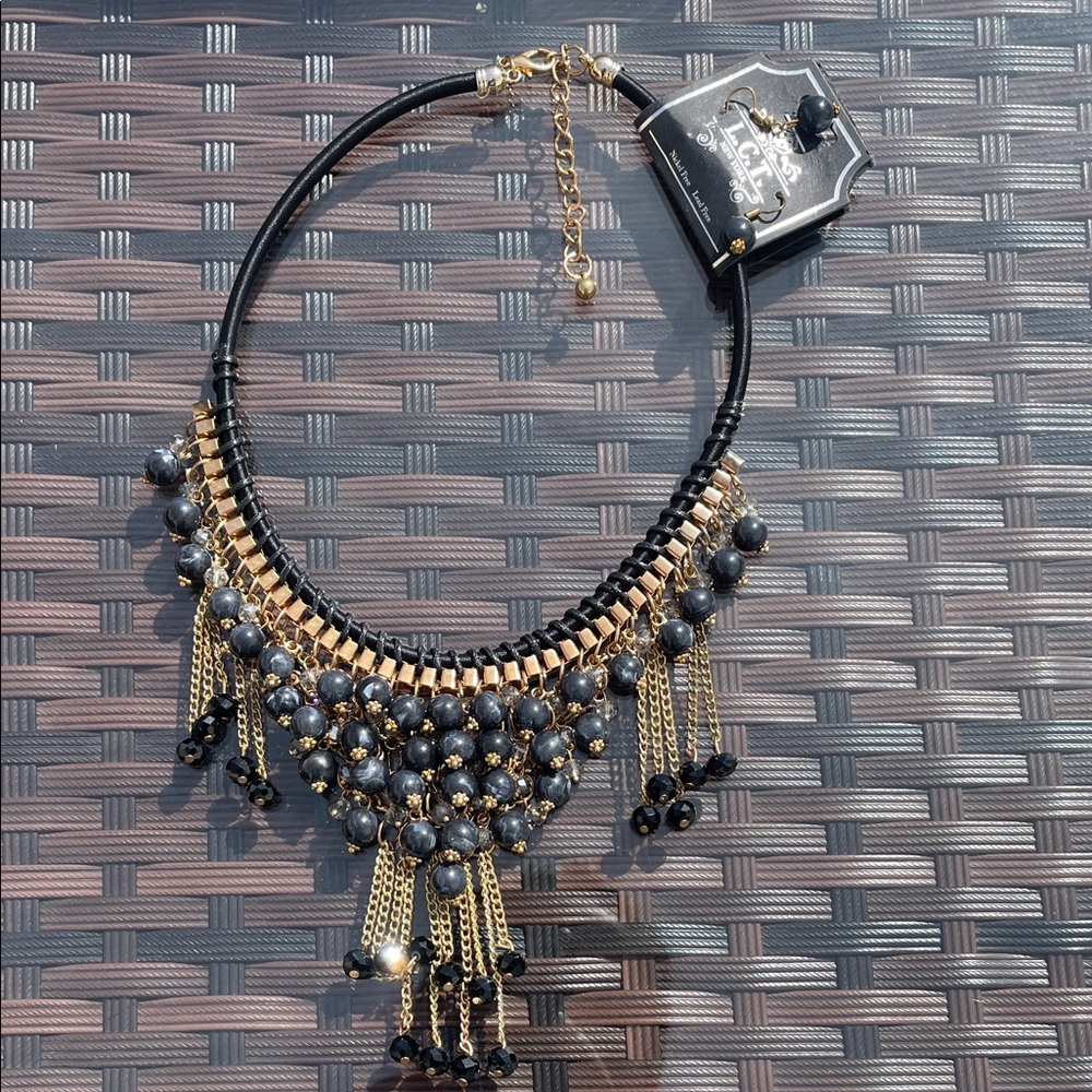 Elegant Black and Gold Necklace